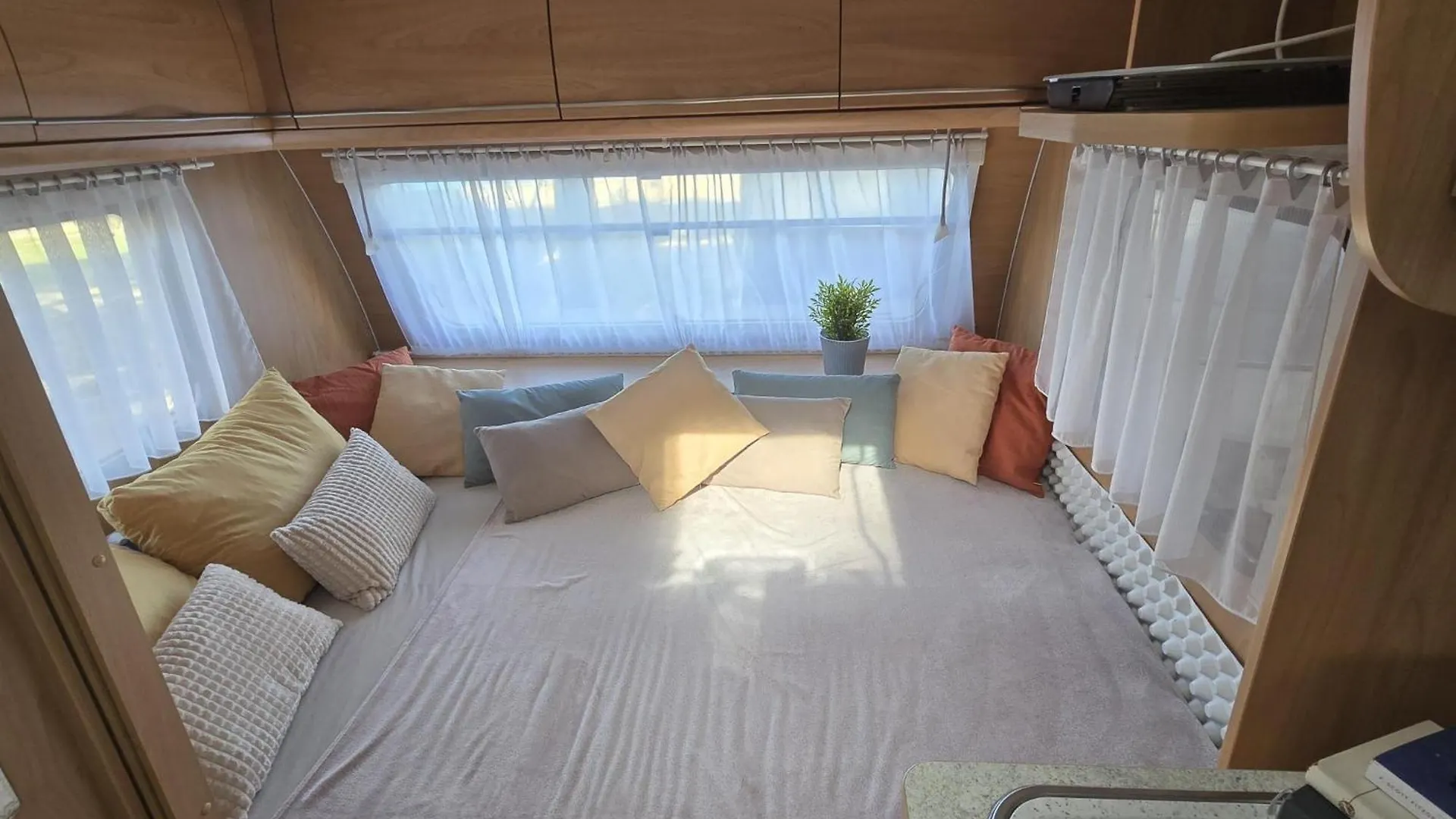 Caravan Near The Sea أوغليان مكان تخييم