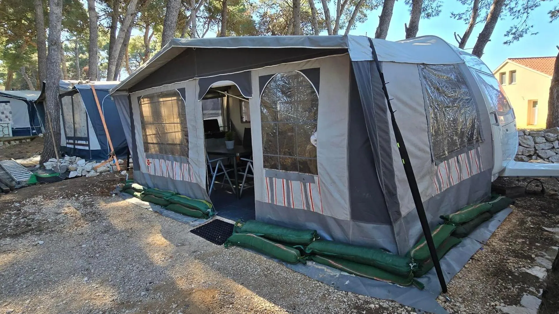 مكان تخييم Caravan Near The Sea أوغليان كرواتيا